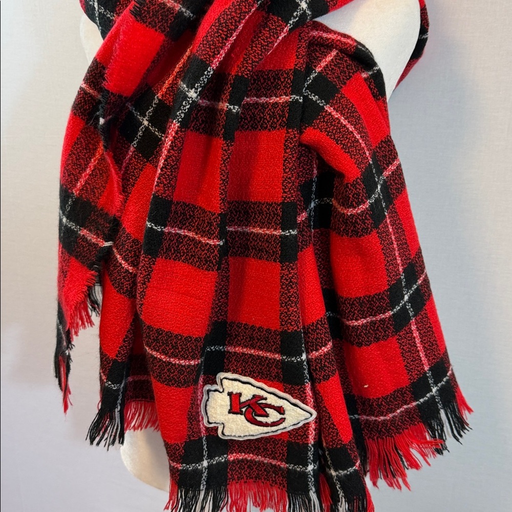 LITTLE EARTH Kansas City Chiefs Plaid Blanket Scarf Red and Black . - Picture 4 of 7